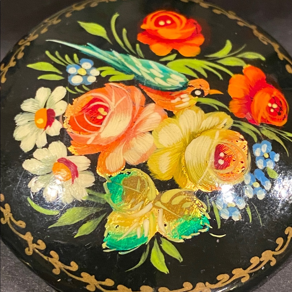 Signed Vintage Russian Hand-painted Floral Lacquer Brooch. - Picture 3 of 4